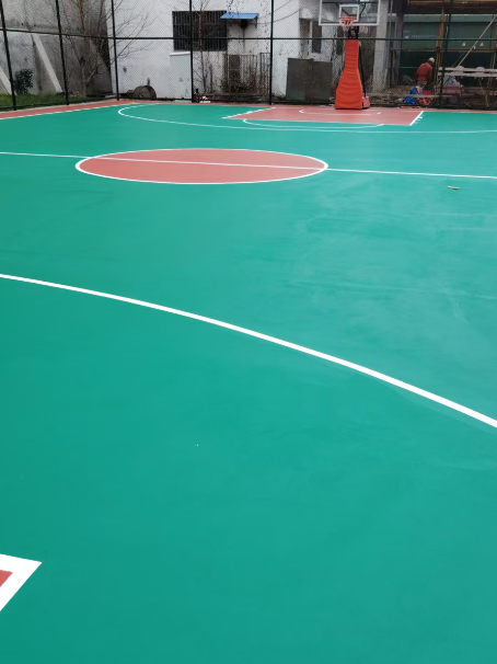 任城 球场长期使用易出现地面开裂